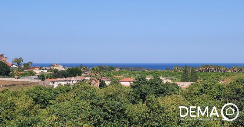 Fiumefreddo di Sicilia, quadrilocale con terrazza panoramica e box auto...